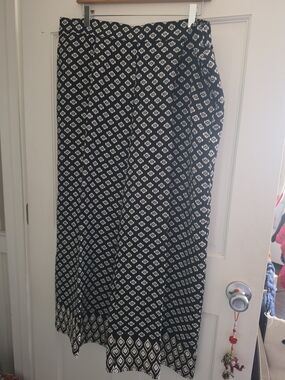 LOFT Black and White Patterned Wide Leg Capri Pants NWT
